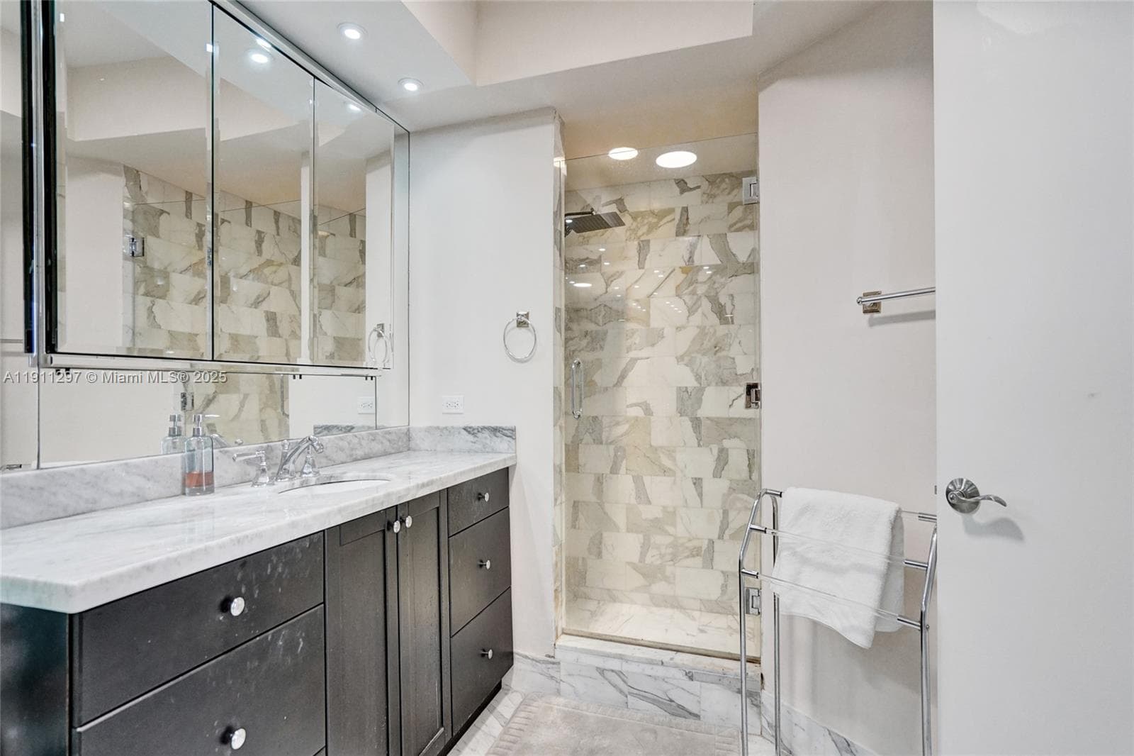 20281 E Country Club Dr # 511, Aventura FL 33180 — 18