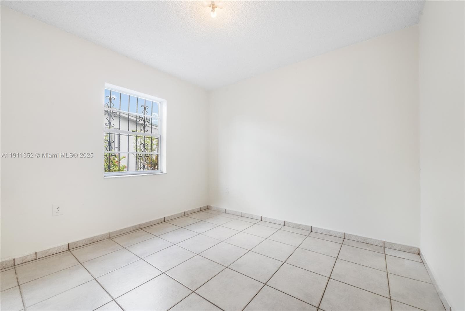 682 W 37th St, Hialeah FL 33012 — 12