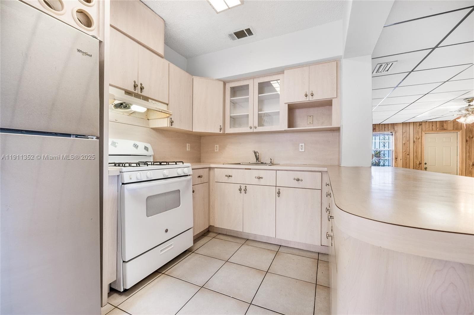 682 W 37th St, Hialeah FL 33012 — 7