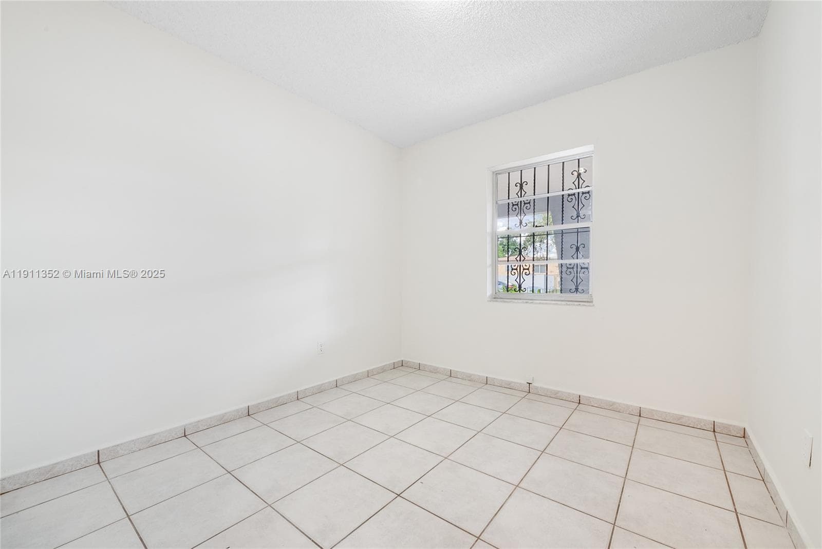 682 W 37th St, Hialeah FL 33012 — 10