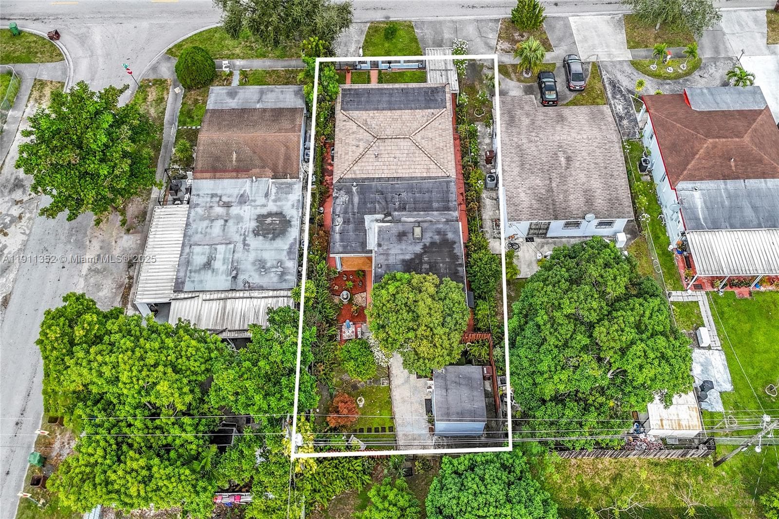 682 W 37th St, Hialeah FL 33012 — 21