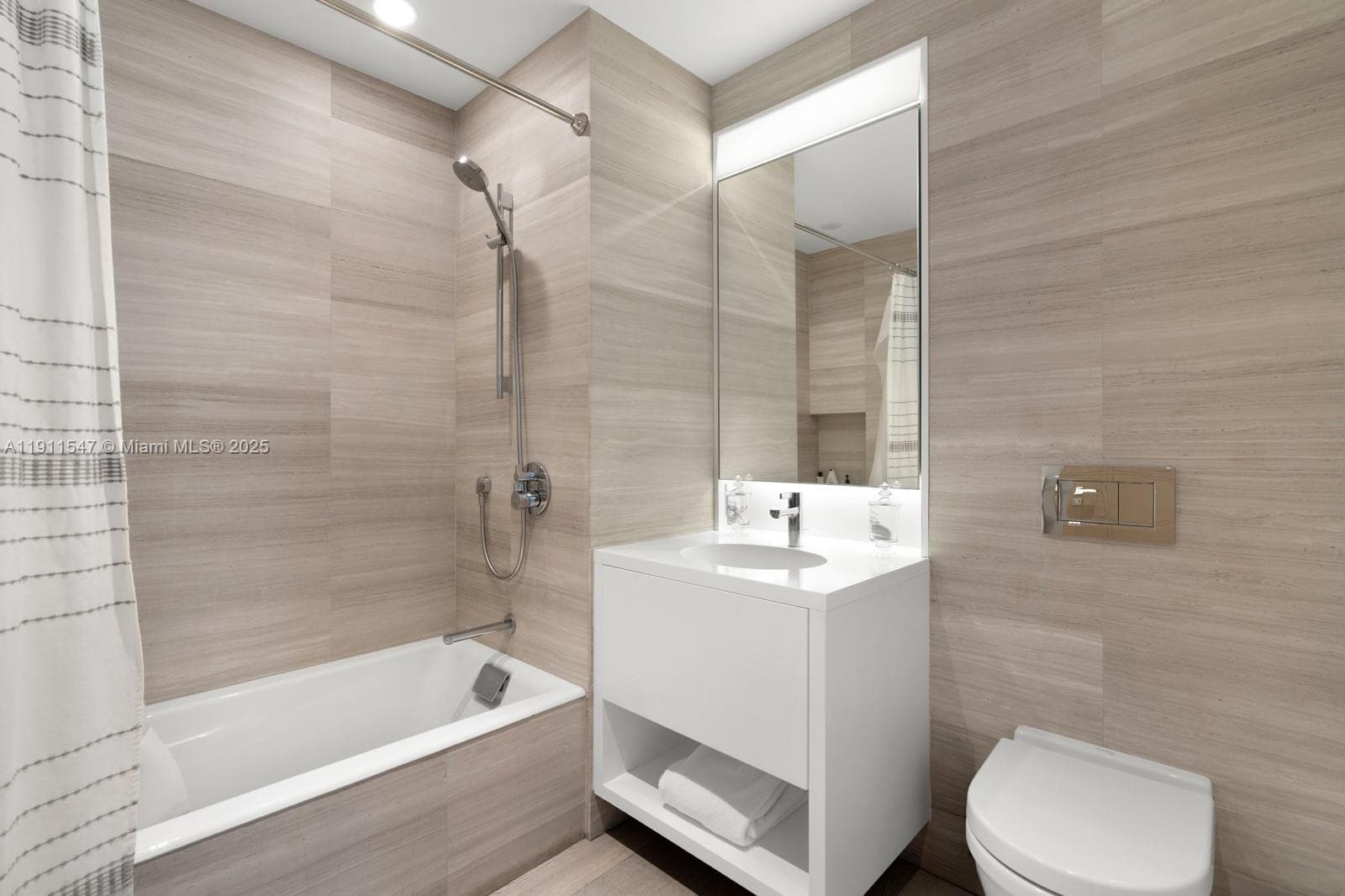 300 Collins Ave, Miami Beach FL 33139 — 32