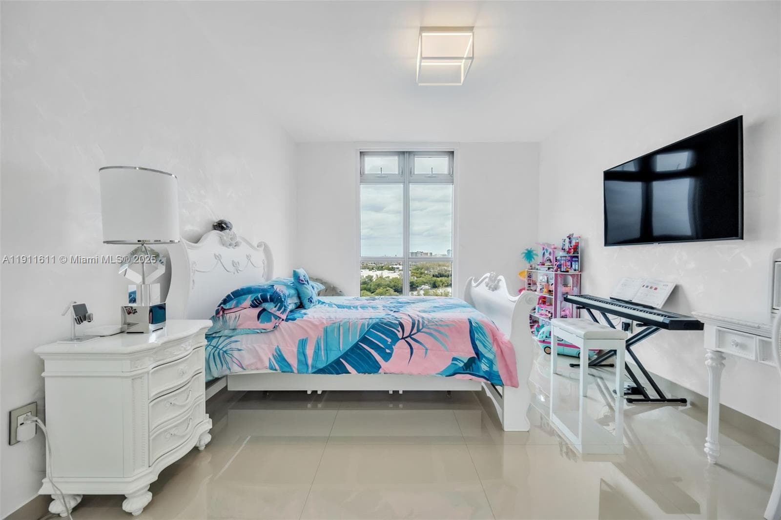17301 Biscayne Blvd # 910, North Miami Beach FL 33160 — 23