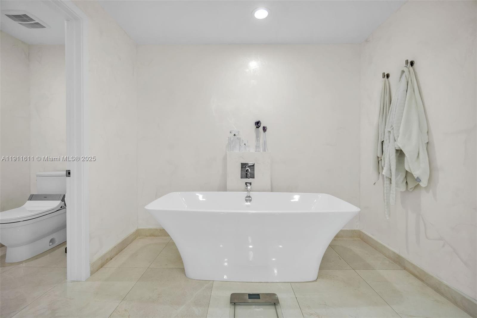 17301 Biscayne Blvd # 910, North Miami Beach FL 33160 — 30