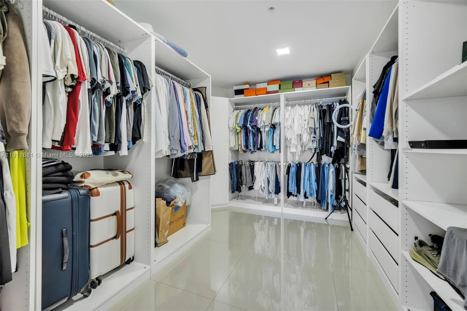 17301 Biscayne Blvd # 910, North Miami Beach FL 33160 — 33