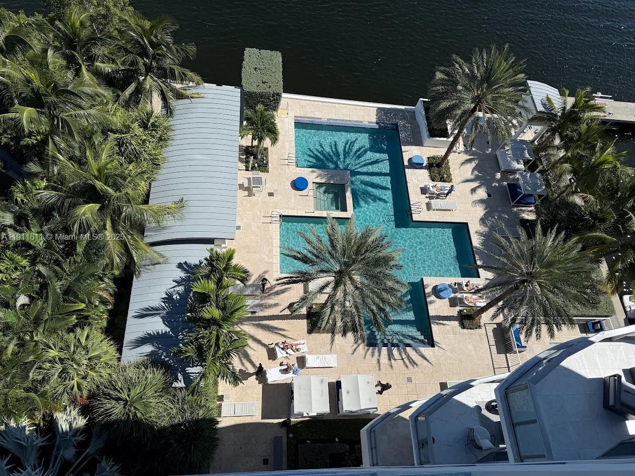 17301 Biscayne Blvd # 910, North Miami Beach FL 33160 — 39