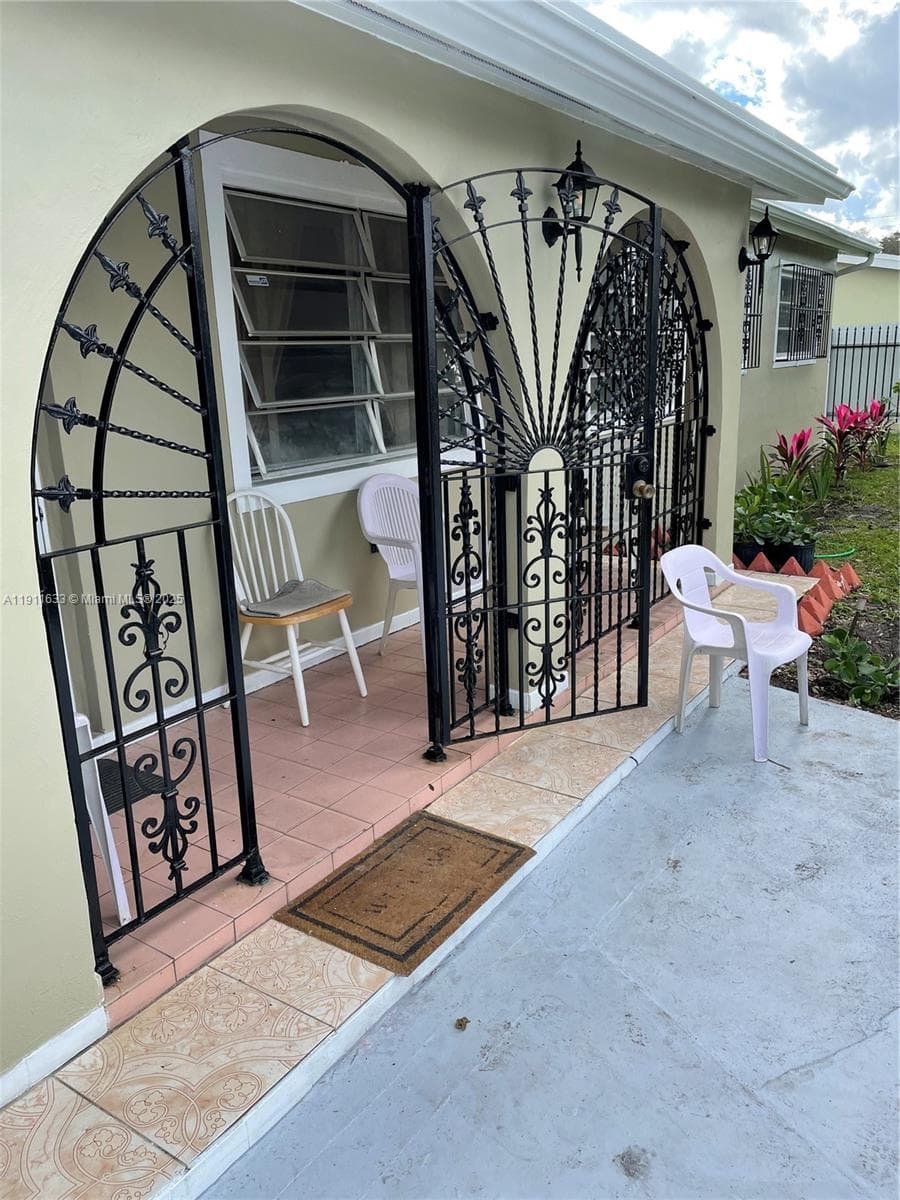 14521 NW 16th Ct, Miami FL 33167 — 1