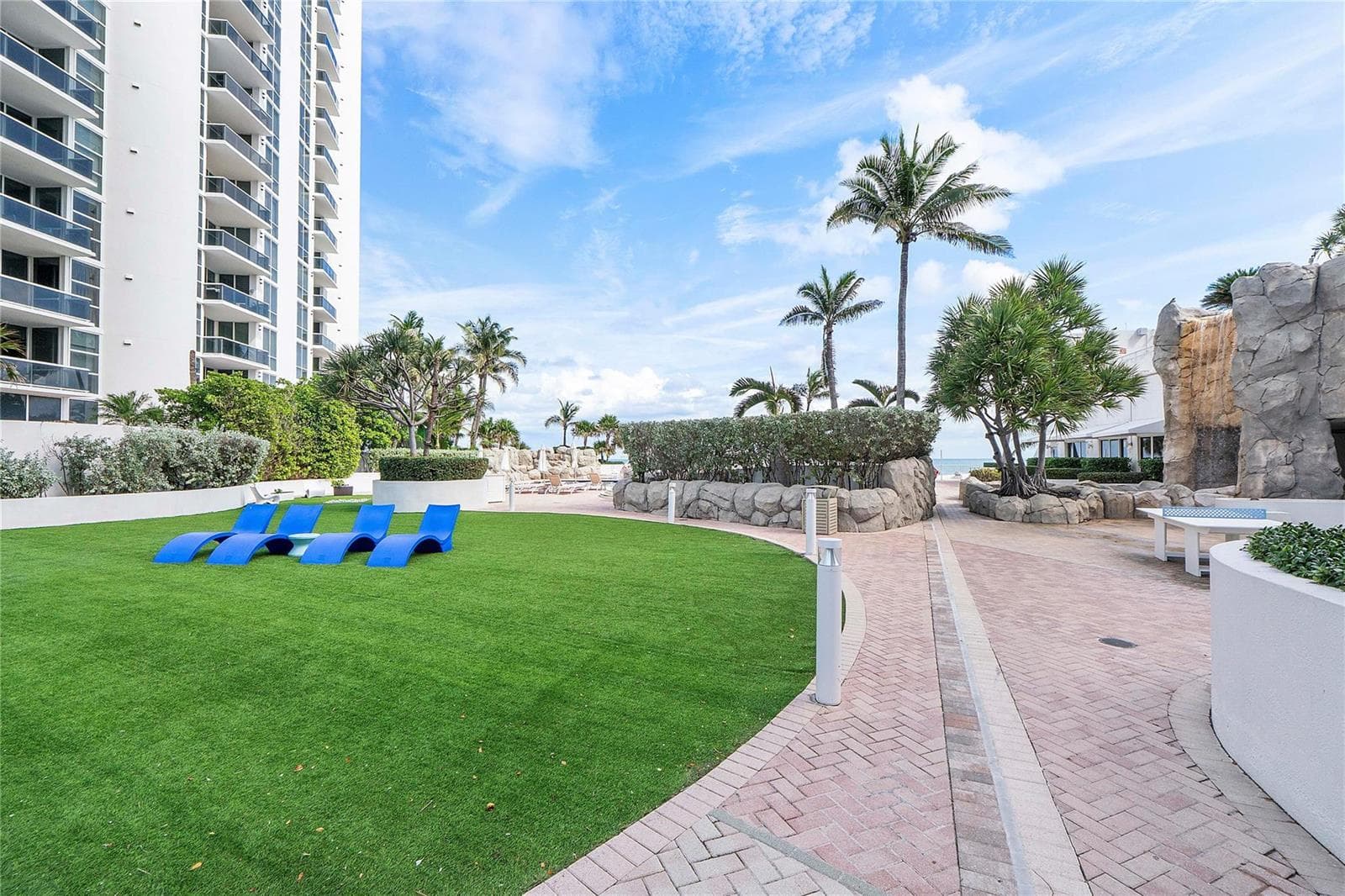 18001 Collins Avenue # 2806, North Miami Beach FL 33160 — 47