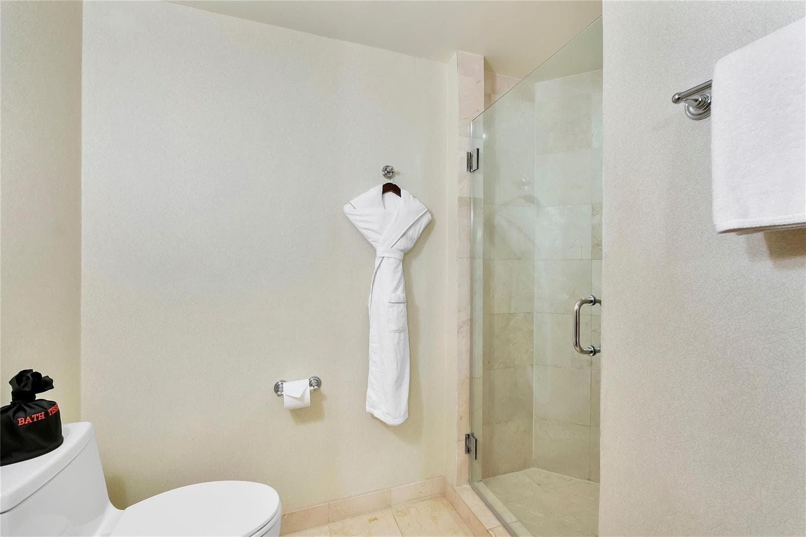 18001 Collins Avenue # 2806, North Miami Beach FL 33160 — 26