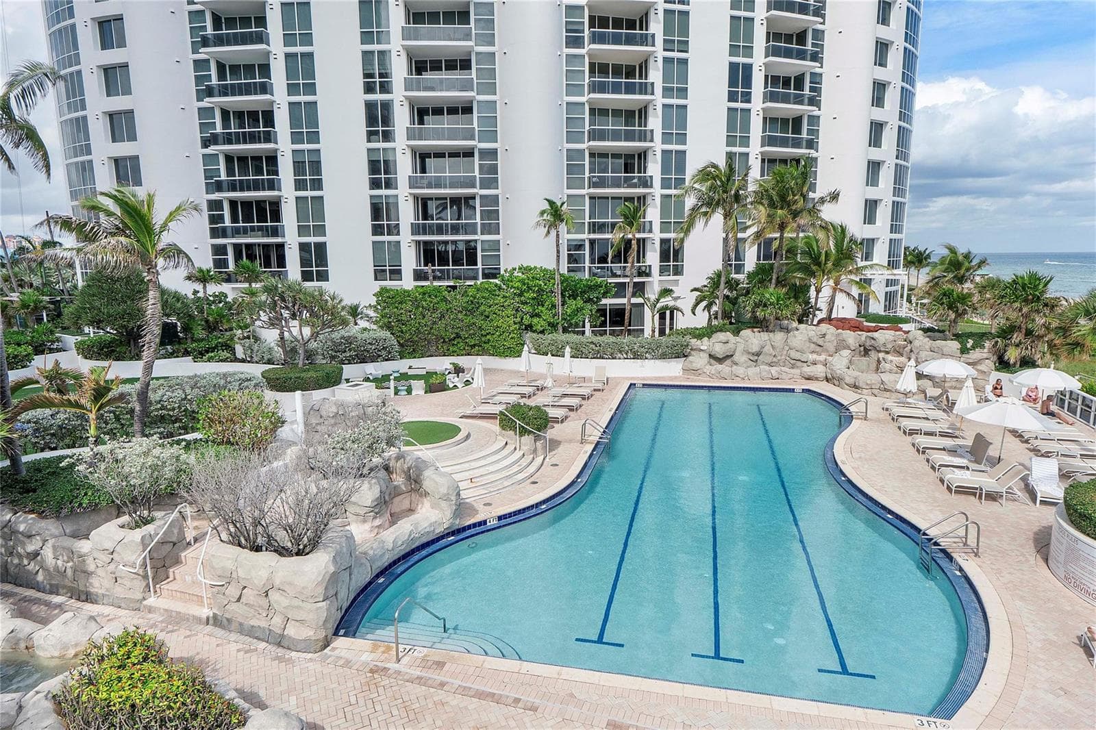 18001 Collins Avenue # 2806, North Miami Beach FL 33160 — 34