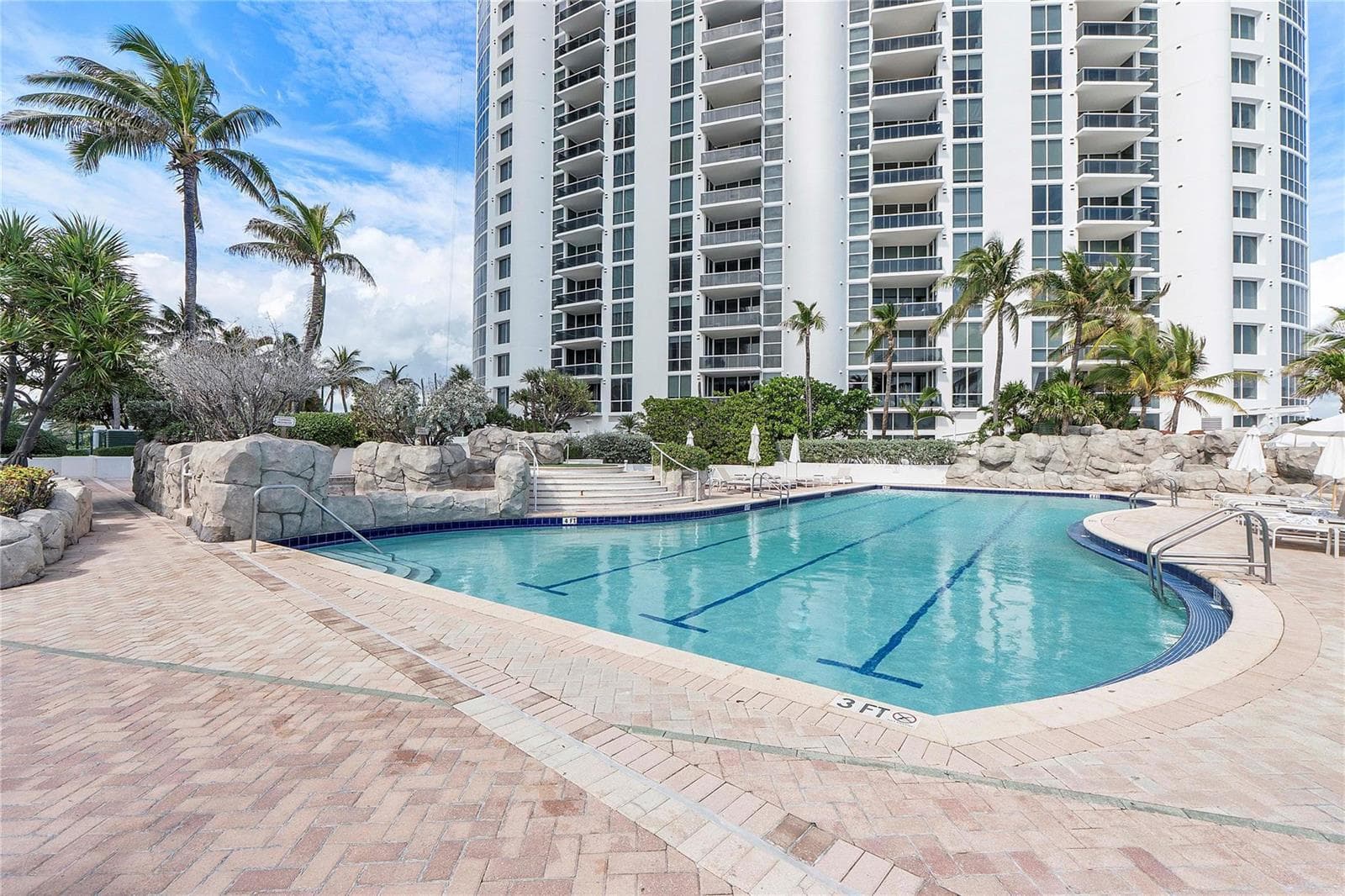 18001 Collins Avenue # 2806, North Miami Beach FL 33160 — 33