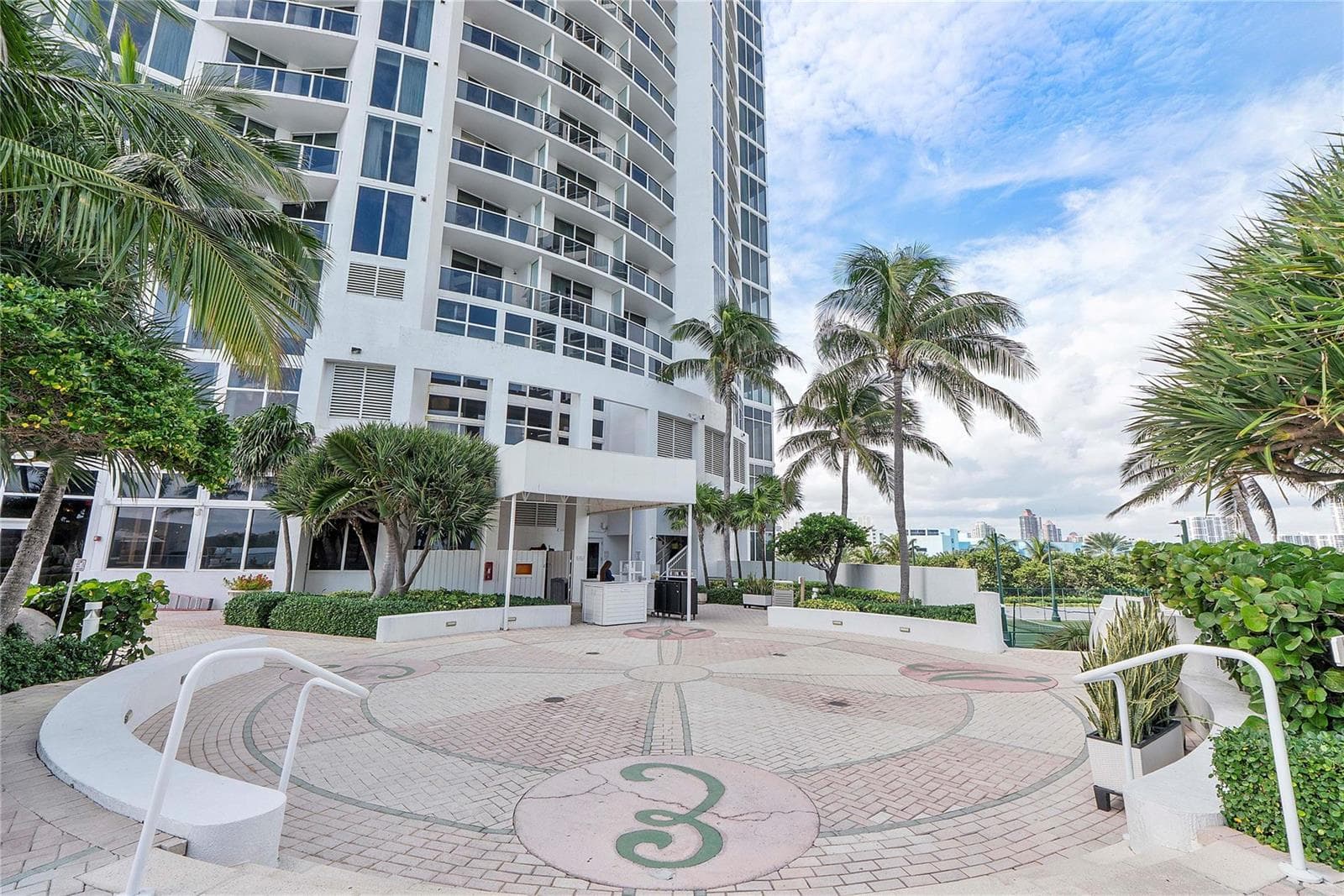 18001 Collins Avenue # 2806, North Miami Beach FL 33160 — 50