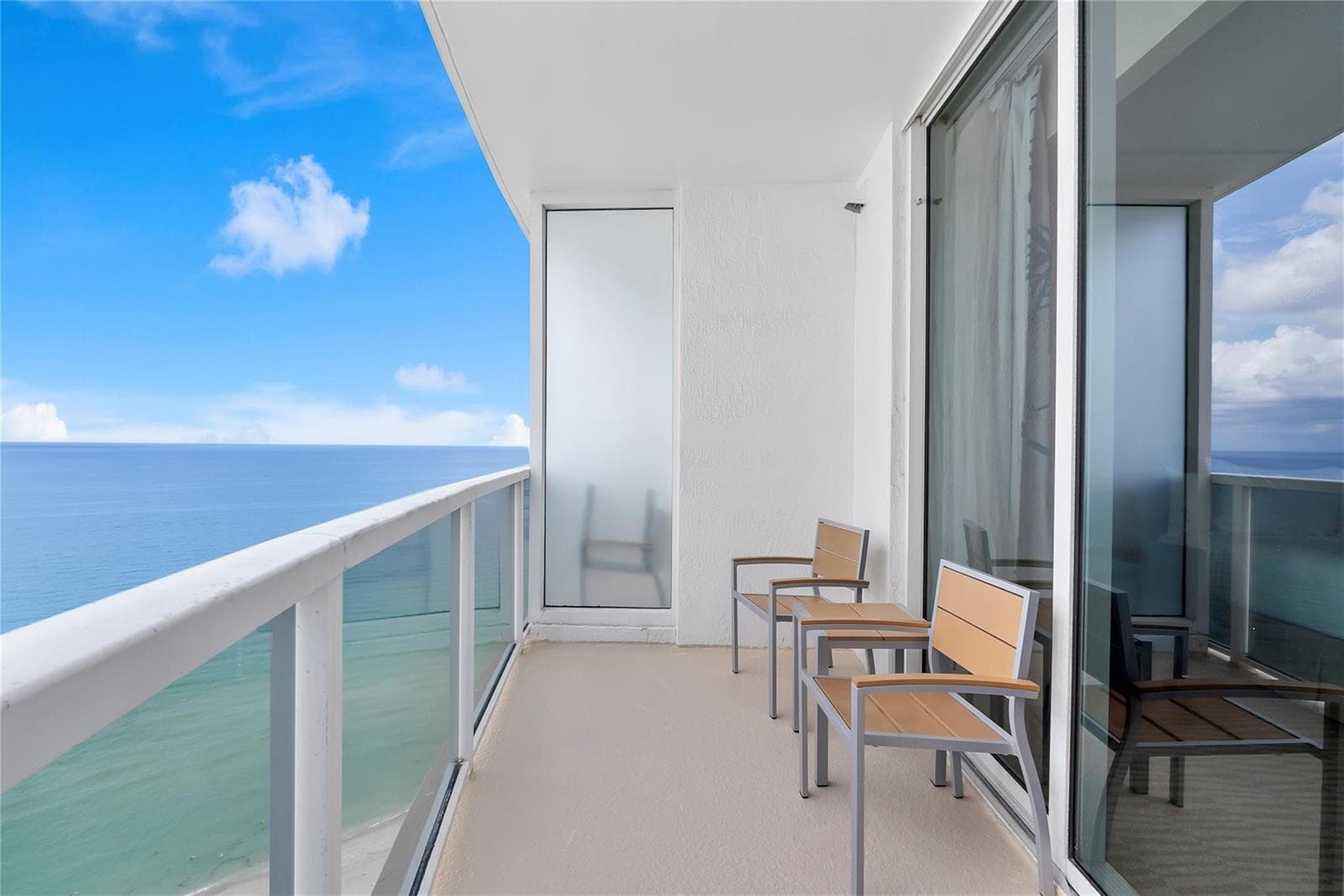18001 Collins Avenue # 2806, North Miami Beach FL 33160 — 21