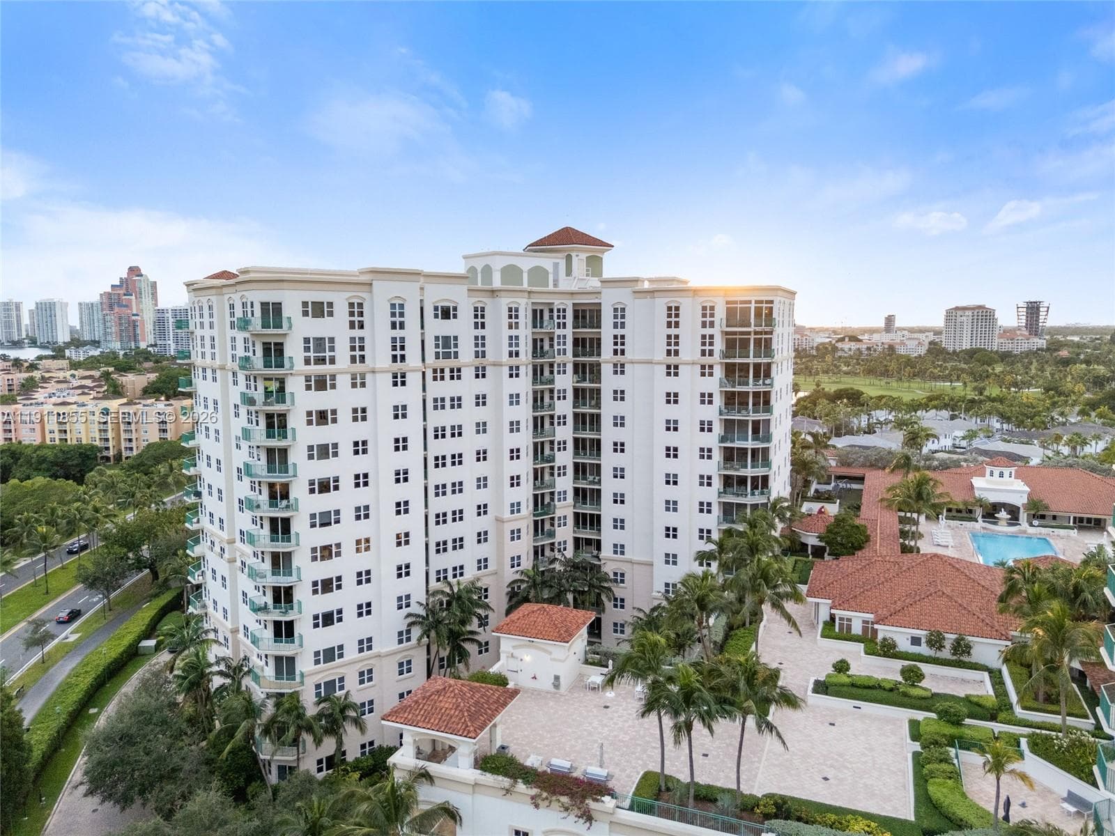 19900 E Country Club Dr # 816, Aventura FL 33180 — 33