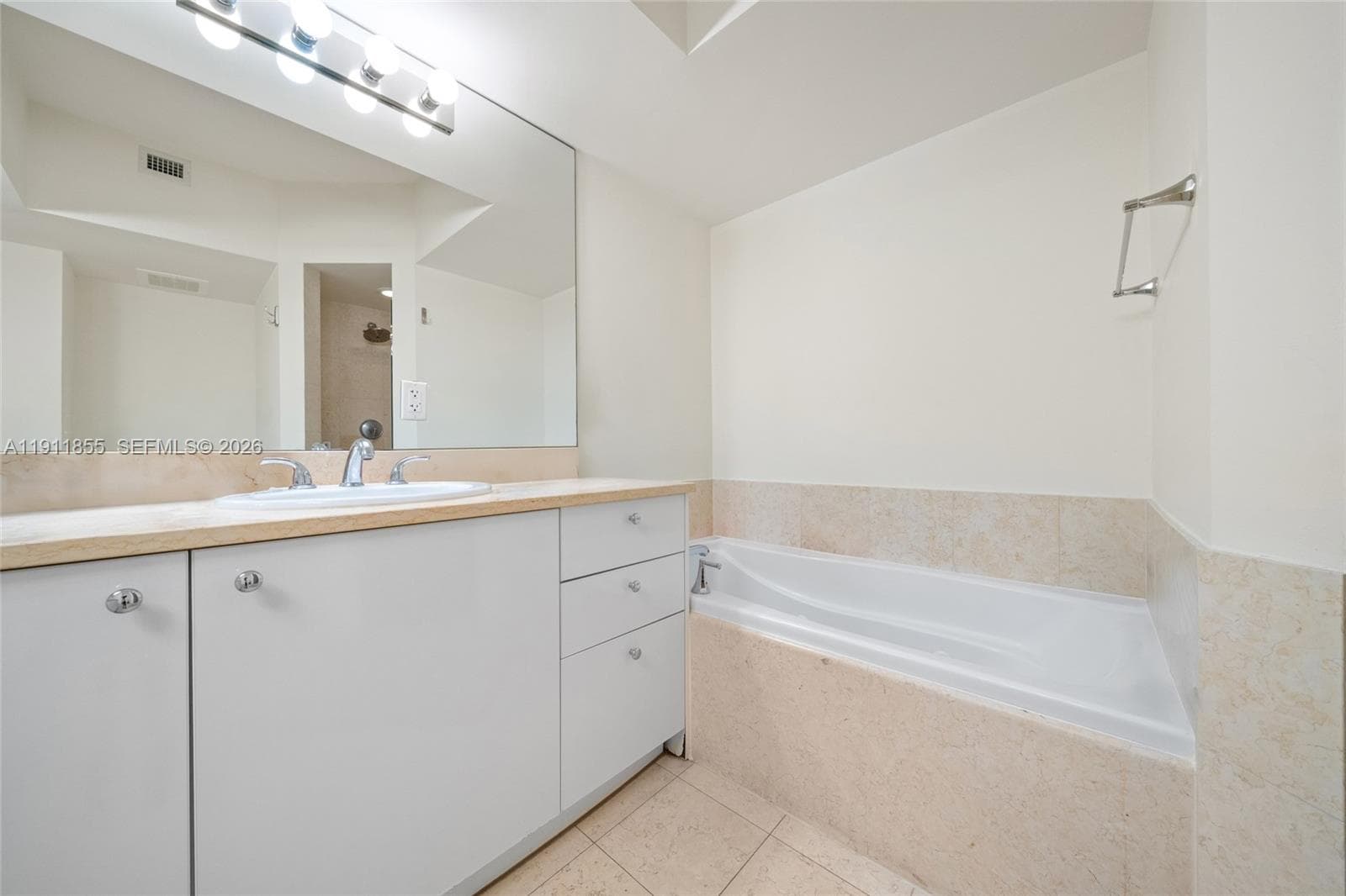 19900 E Country Club Dr # 816, Aventura FL 33180 — 19