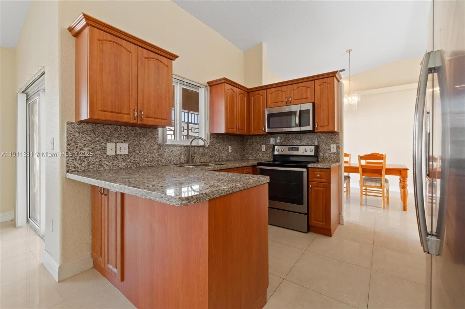 8761 NW 142nd St, Miami Lakes FL 33018 — 15