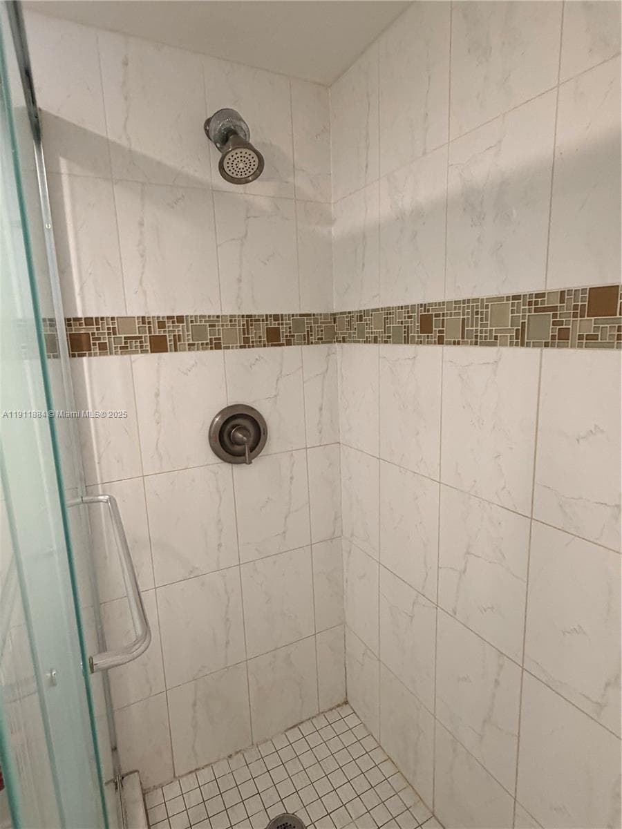 3703 NE 166th St # 910, North Miami Beach FL 33160 — 10