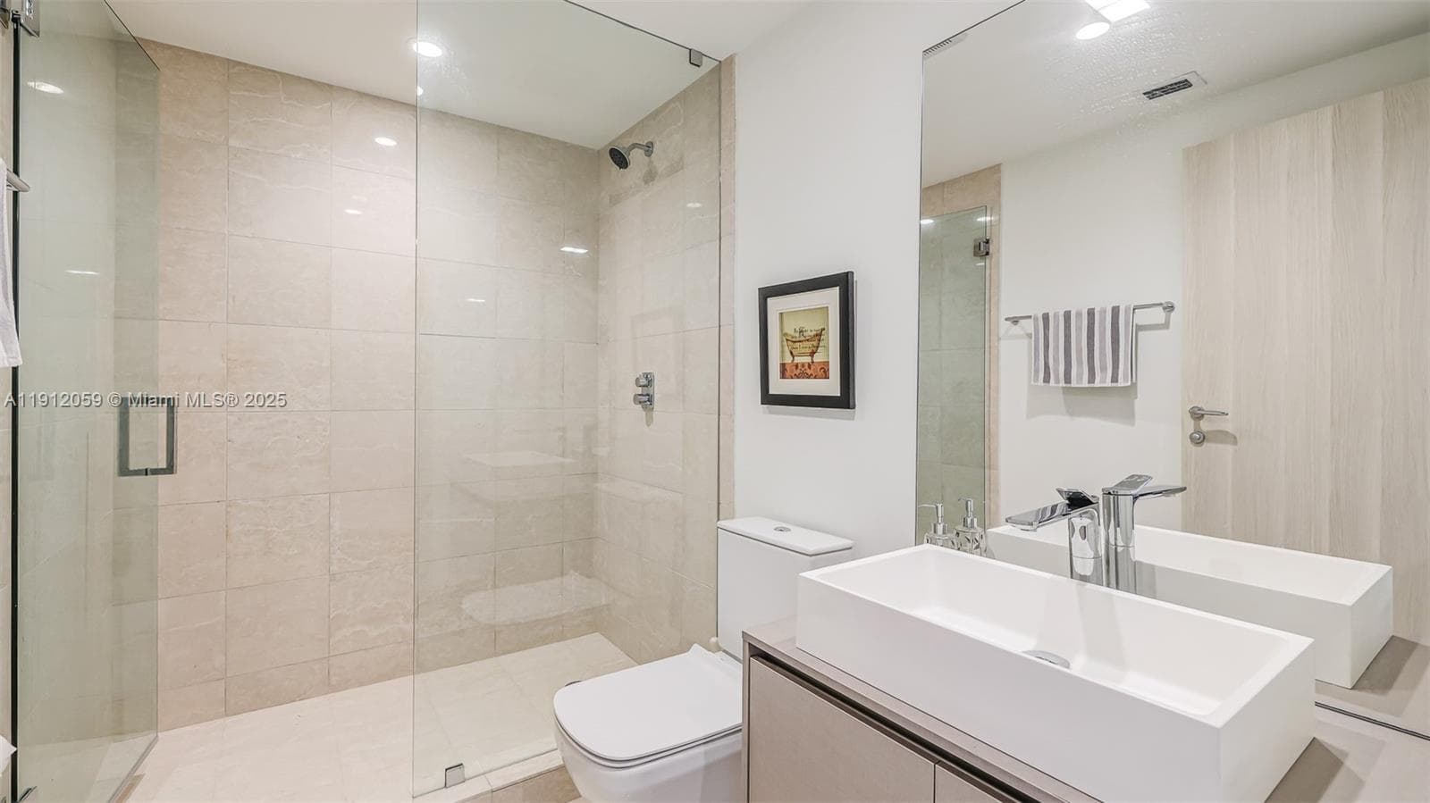 1000 Brickell Plz # 3002, Miami FL 33131 — 37