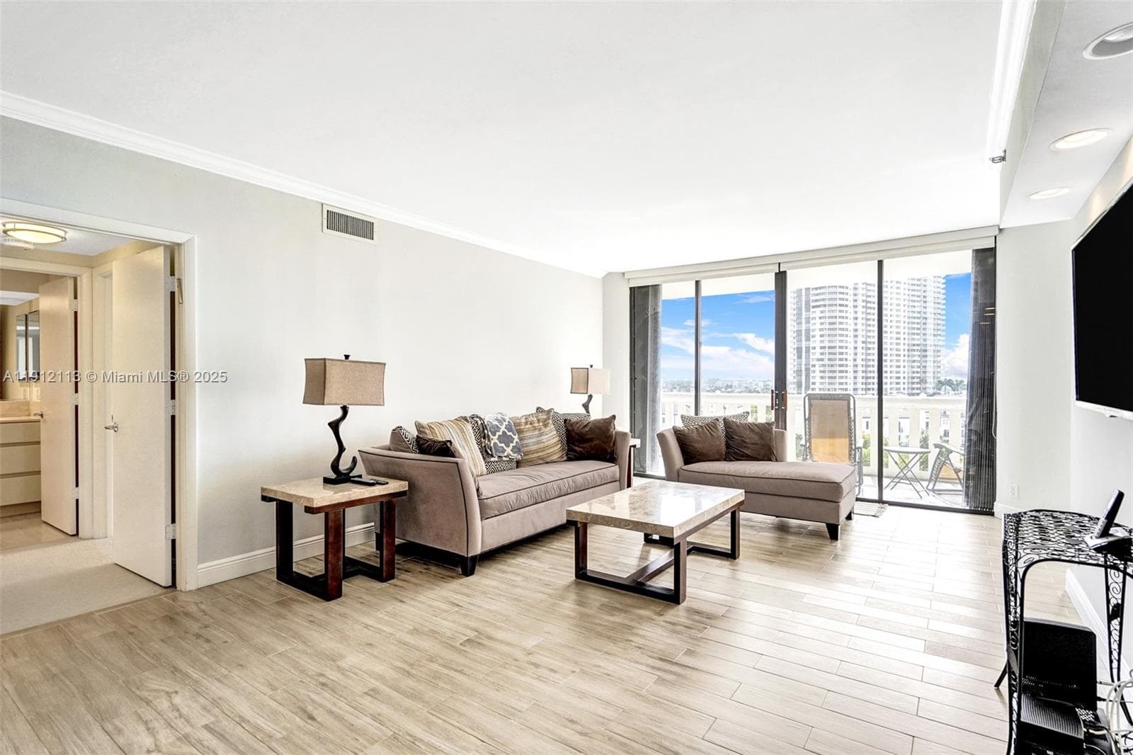 3000 Island Blvd # 903, Aventura FL 33160 — 17