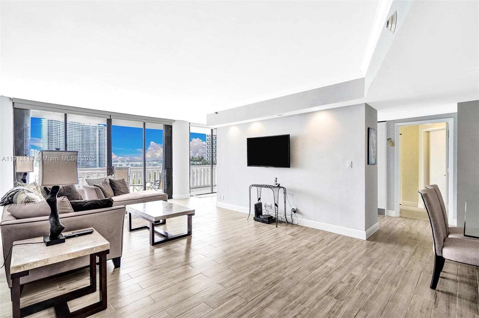 3000 Island Blvd # 903, Aventura FL 33160 — 14