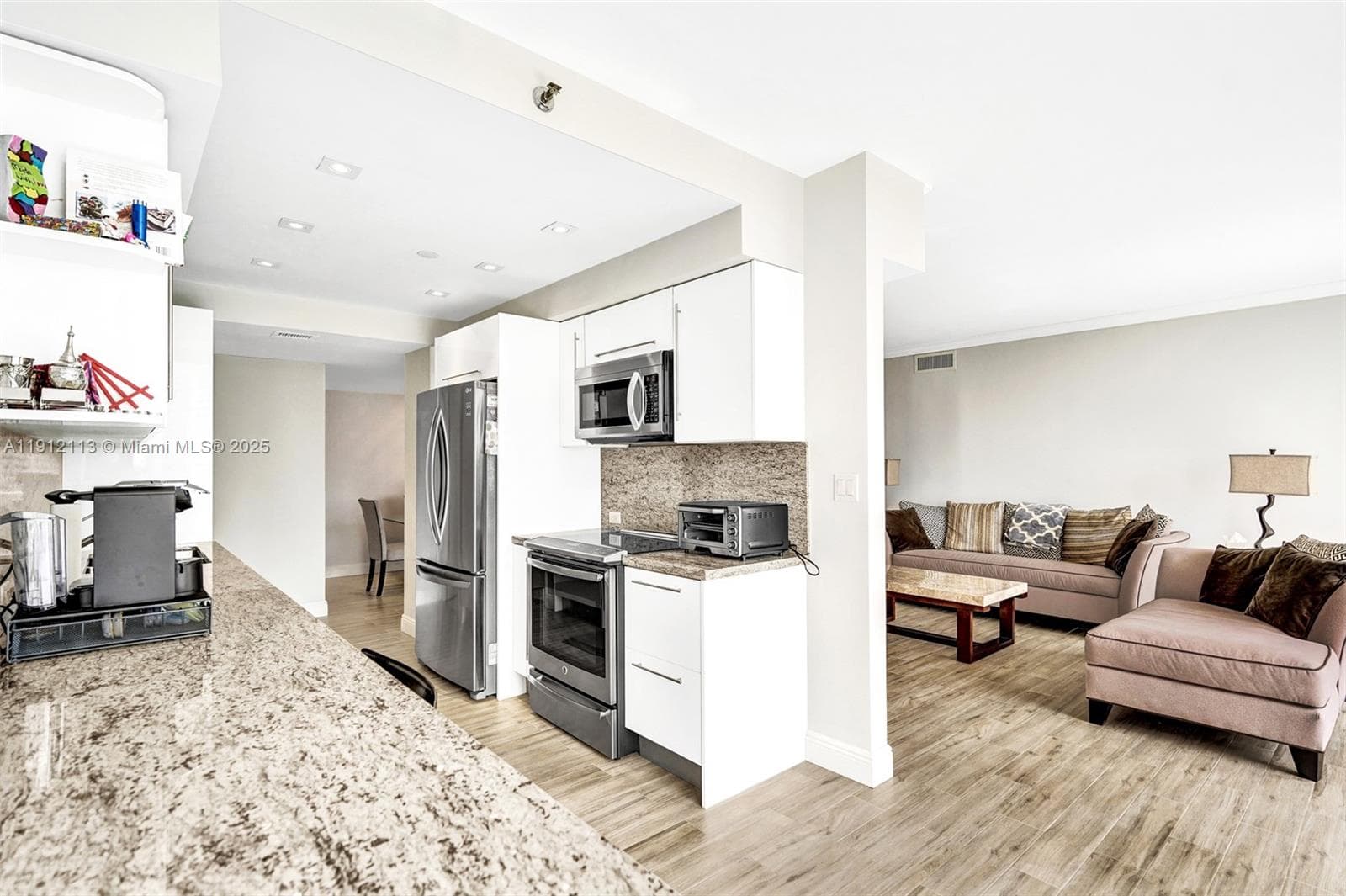 3000 Island Blvd # 903, Aventura FL 33160 — 21