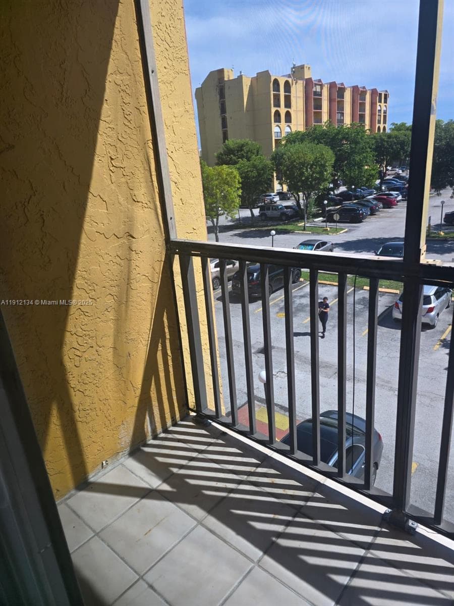 4721 NW 7th   ST # 12, Miami FL 33126 — 8