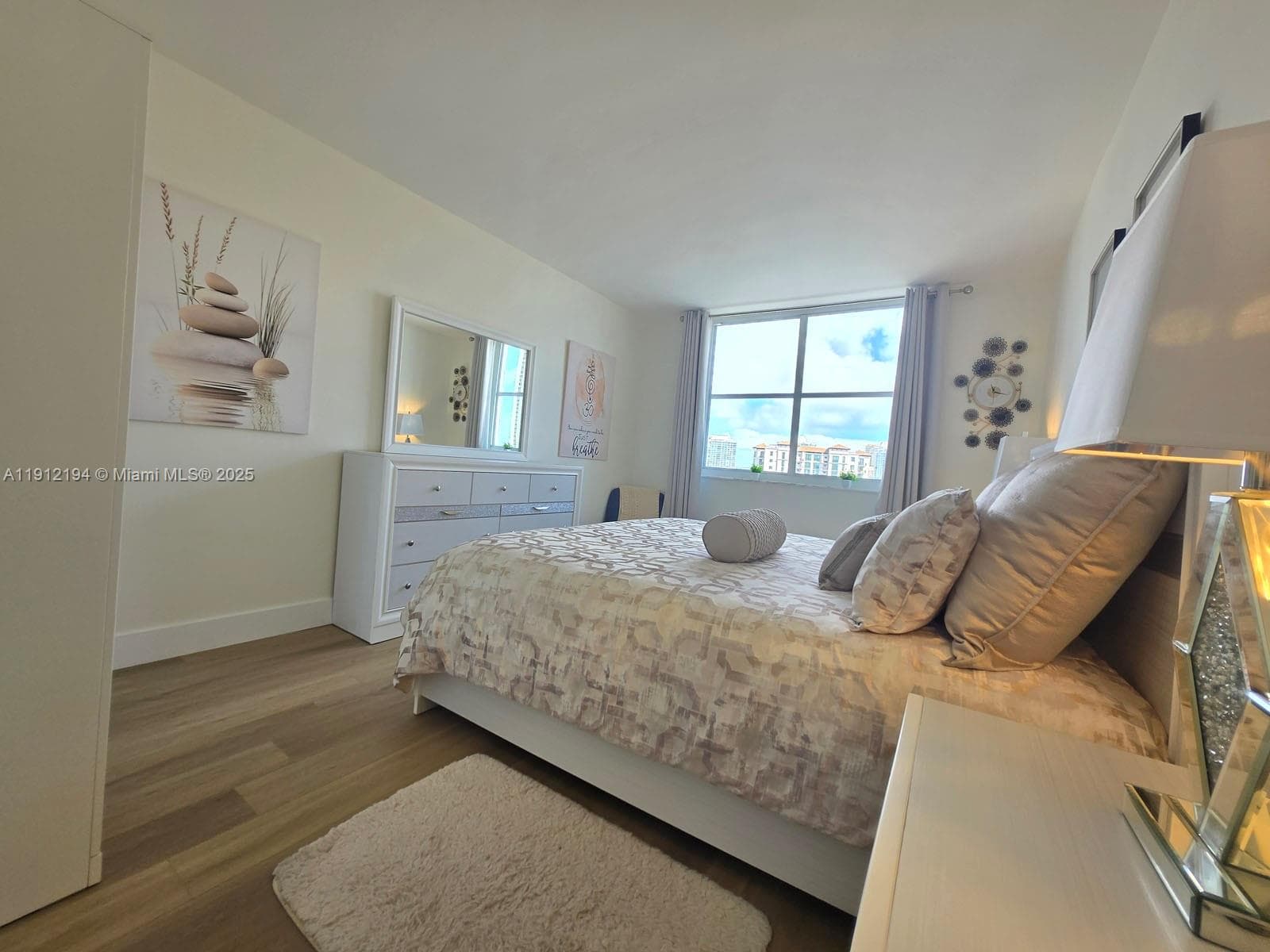 300 Bayview Dr # 1611, Sunny Isles Beach FL 33160 — 32