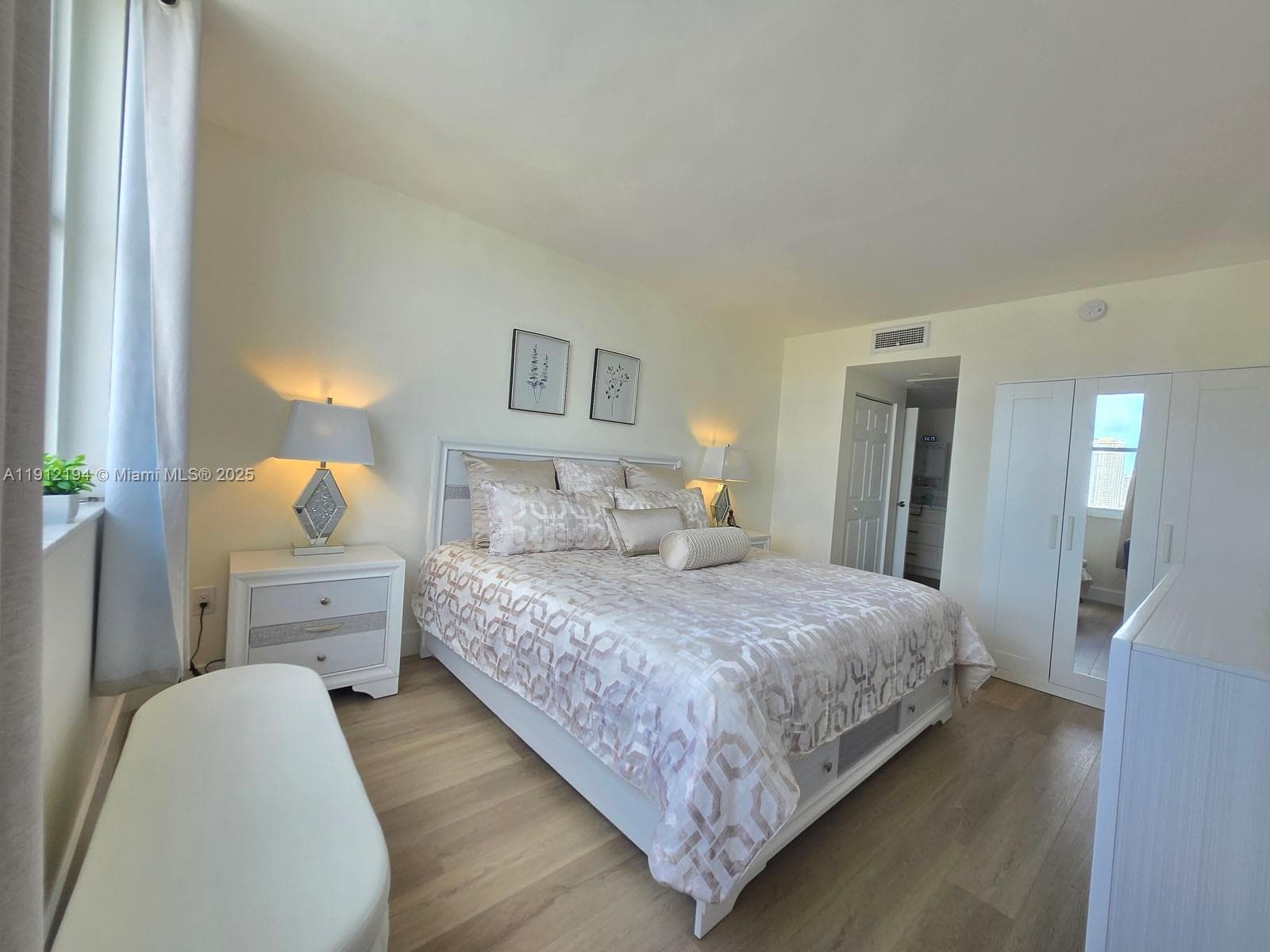 300 Bayview Dr # 1611, Sunny Isles Beach FL 33160 — 34