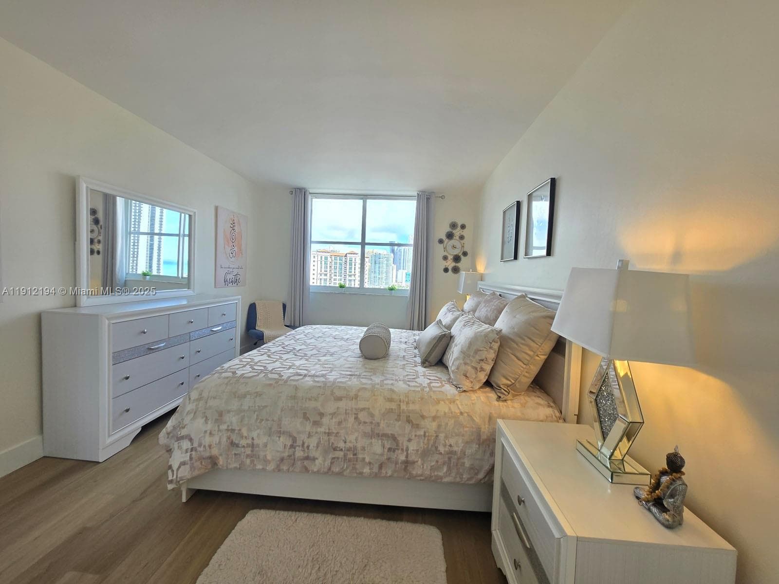 300 Bayview Dr # 1611, Sunny Isles Beach FL 33160 — 33