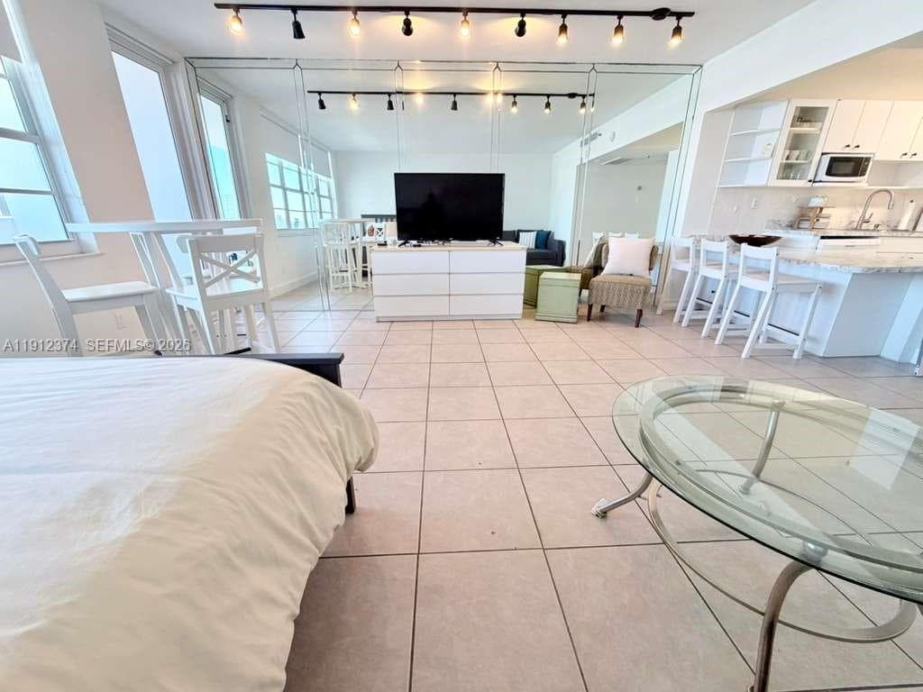 100 Lincoln Rd # 1220, Miami Beach FL 33139 — 3