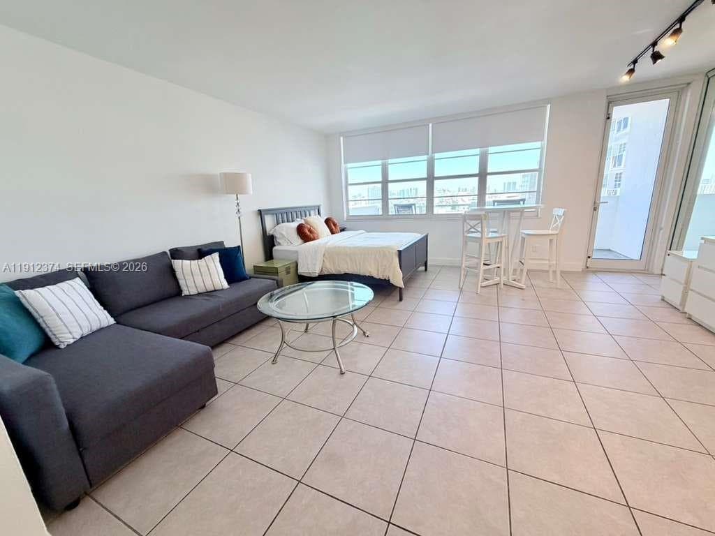 100 Lincoln Rd # 1220, Miami Beach FL 33139 — 1