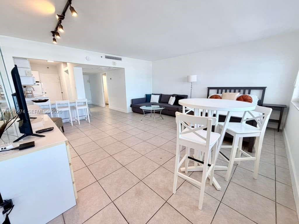 100 Lincoln Rd # 1220, Miami Beach FL 33139 — 4