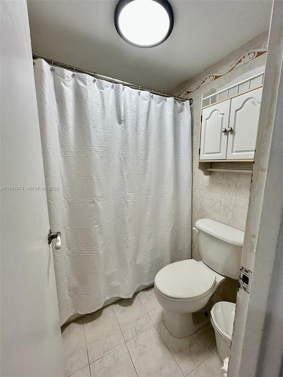 100 Lincoln Rd # 1220, Miami Beach FL 33139 — 8