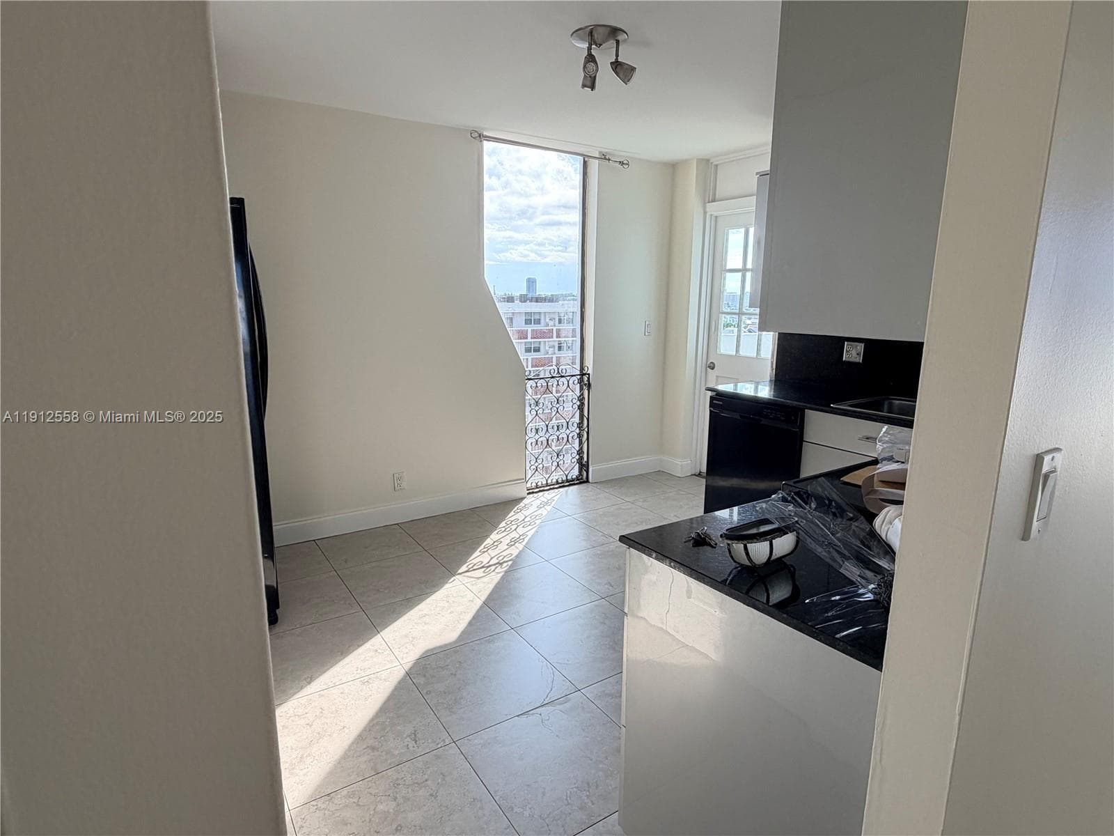 3703 NE 166th St # 910, North Miami Beach FL 33160 — 4
