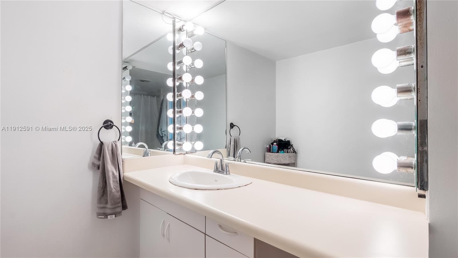 500 Bayview Dr # 117, Sunny Isles Beach FL 33160 — 16