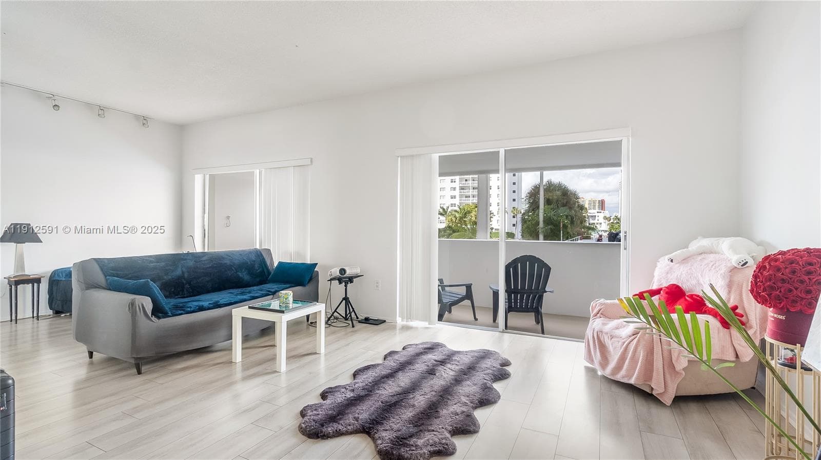500 Bayview Dr # 117, Sunny Isles Beach FL 33160 — 10