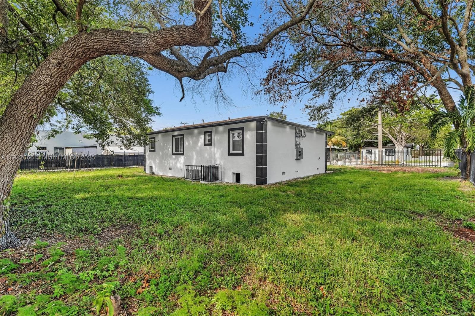 5850 NE 3rd Ave, Miami FL 33137 — 6