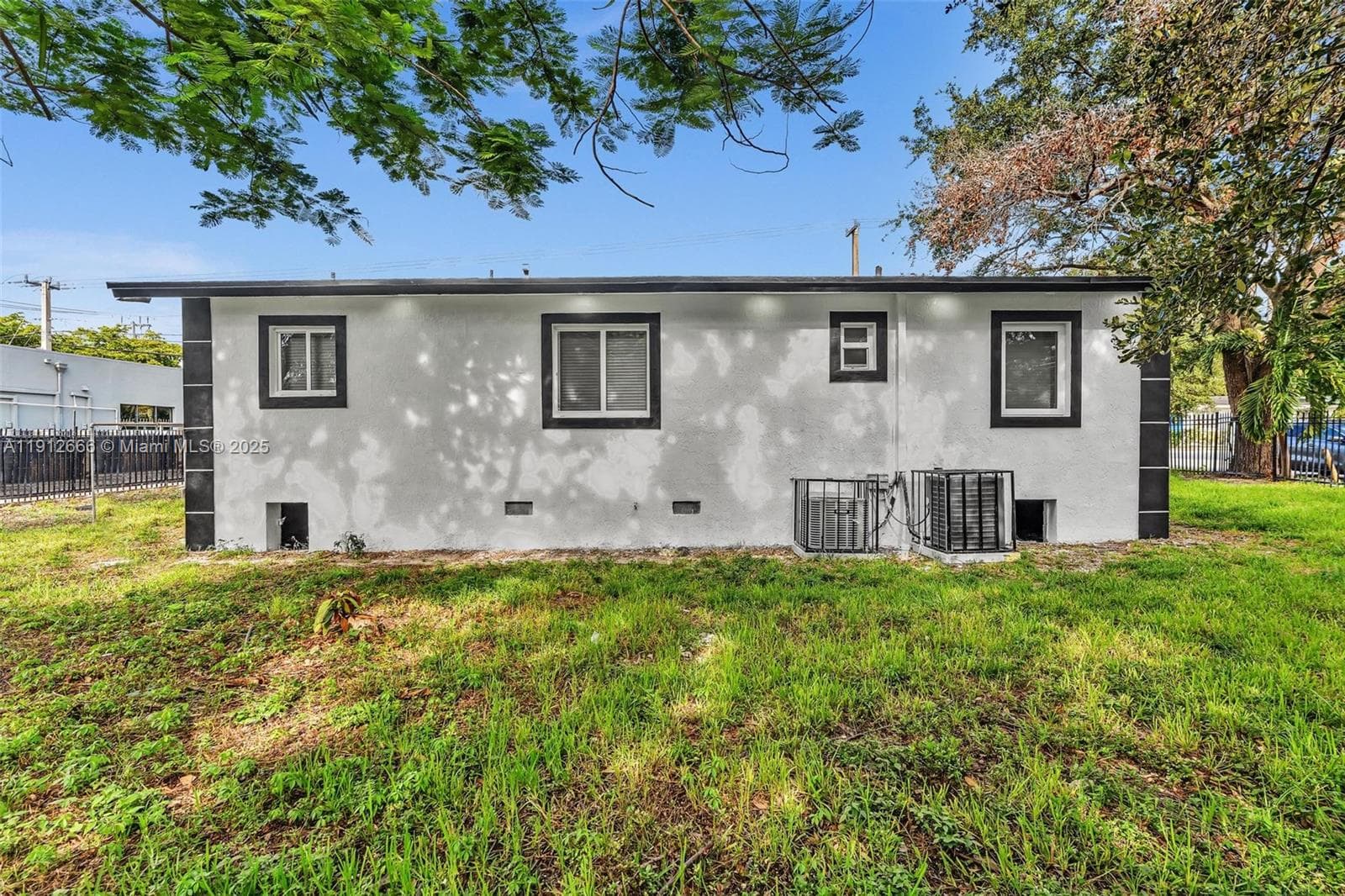 5850 NE 3rd Ave, Miami FL 33137 — 7