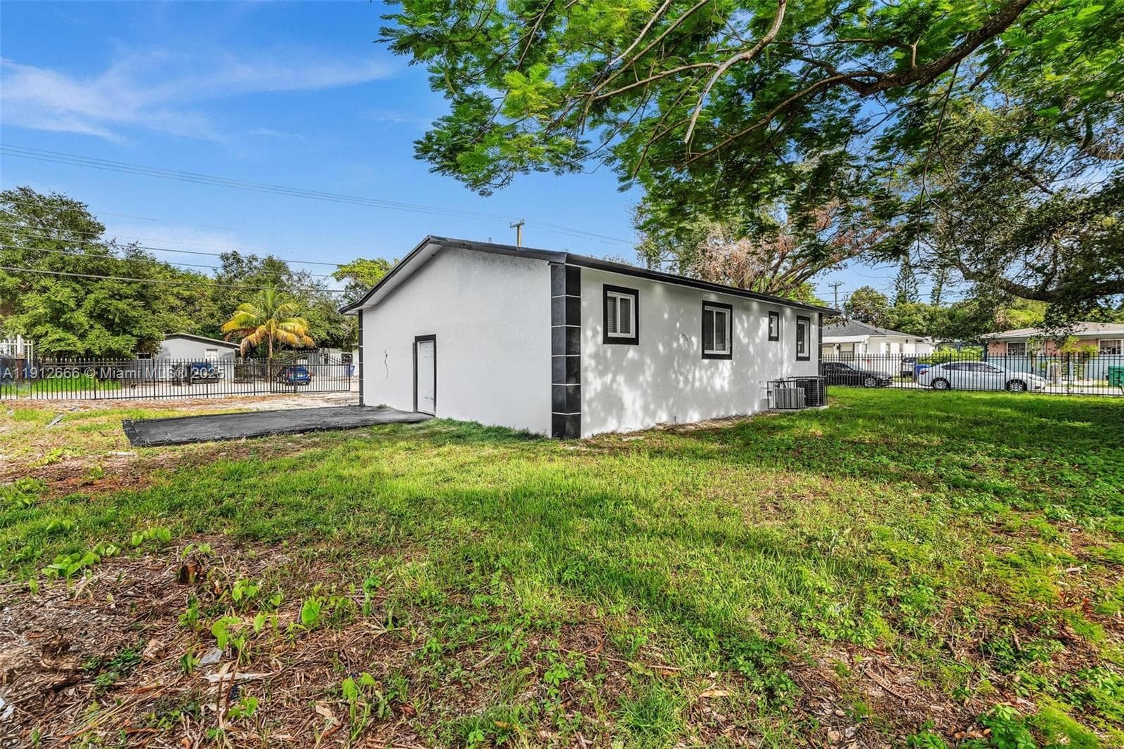 5850 NE 3rd Ave, Miami FL 33137 — 9