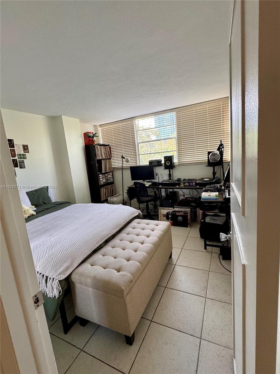 16518 NE 26th Ave # 304, North Miami Beach FL 33160 — 15