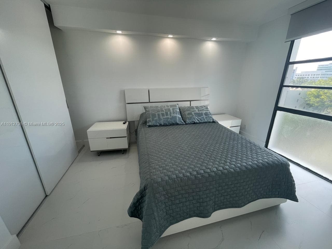 20400 W Country Club Dr # 615, Aventura FL 33180 — 2