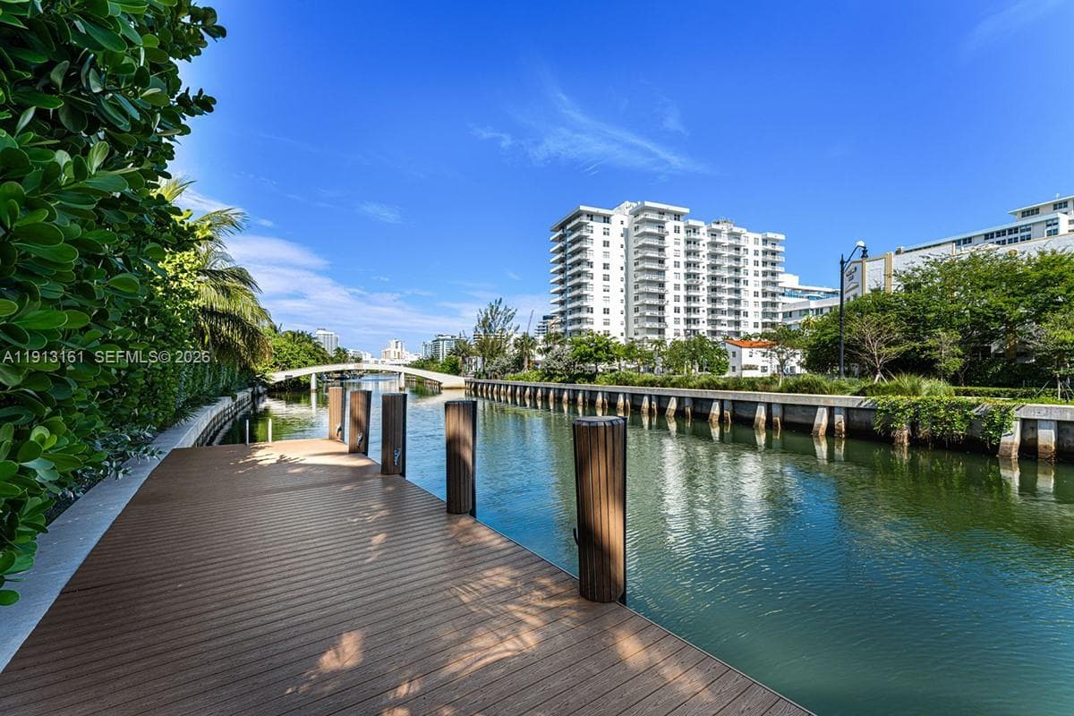 2801 Flamingo Dr, Miami Beach FL 33140 — 42