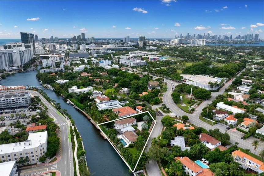 2801 Flamingo Dr, Miami Beach FL 33140 — 32