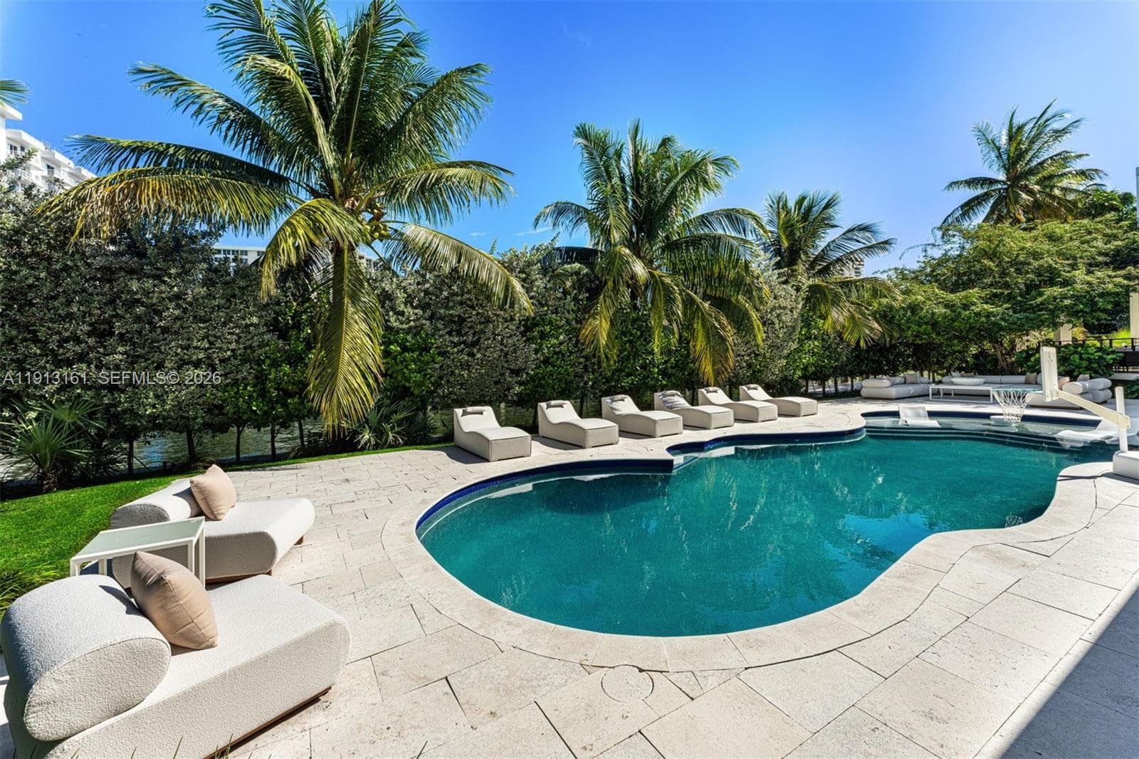 2801 Flamingo Dr, Miami Beach FL 33140 — 30