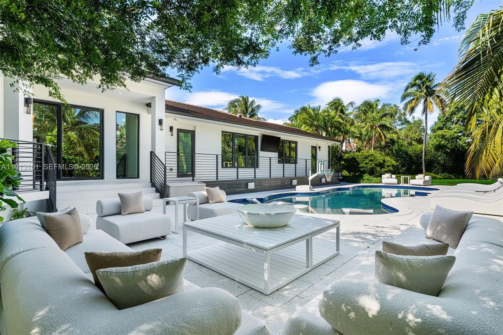 2801 Flamingo Dr, Miami Beach FL 33140 — 37