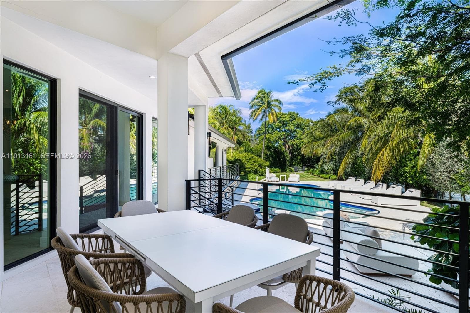 2801 Flamingo Dr, Miami Beach FL 33140 — 35