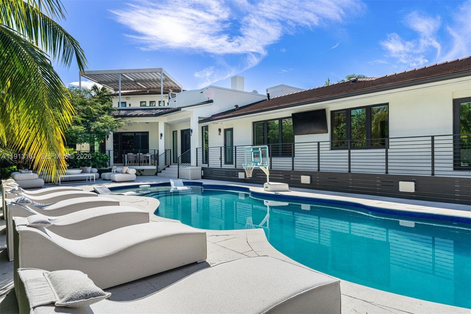 2801 Flamingo Dr, Miami Beach FL 33140 — 31