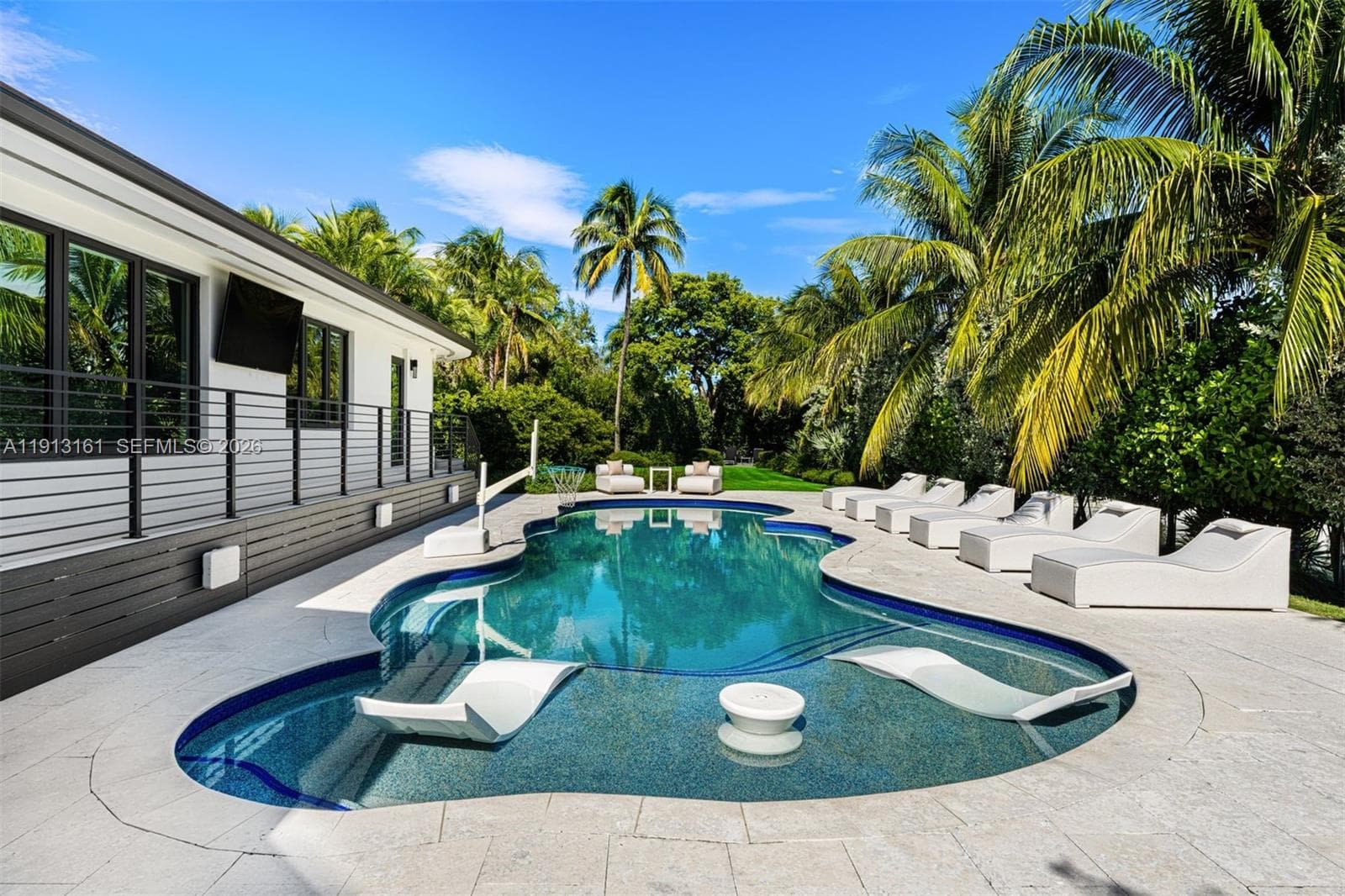 2801 Flamingo Dr, Miami Beach FL 33140 — 29