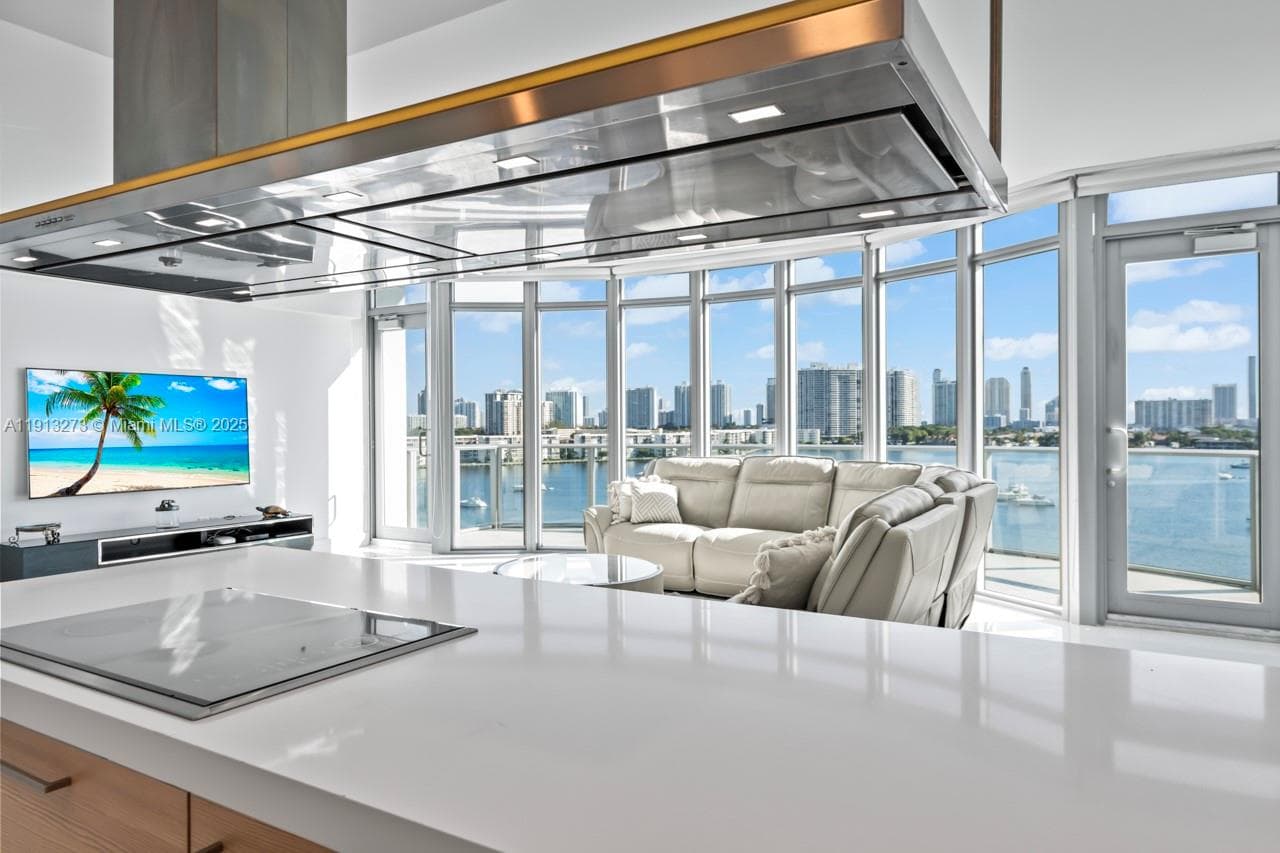 17301 Biscayne Blvd # 811, North Miami Beach FL 33160 — 7