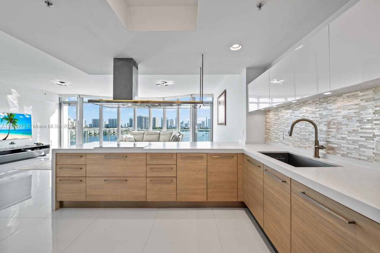 17301 Biscayne Blvd # 811, North Miami Beach FL 33160 — 9